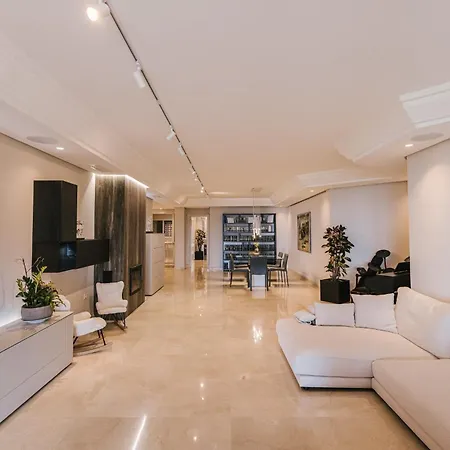 Luxury Sea Views Apartment