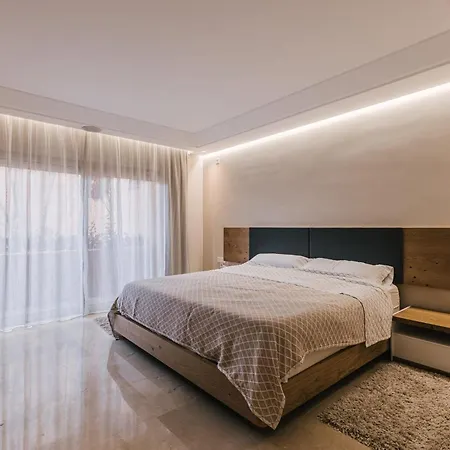Luxury Sea Views Apartment