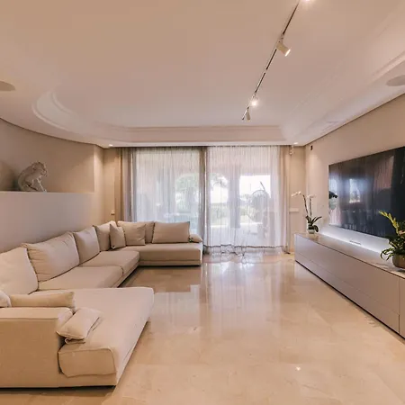 Luxury Sea Views Apartment