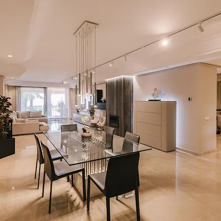 Luxury Sea Views Apartment *